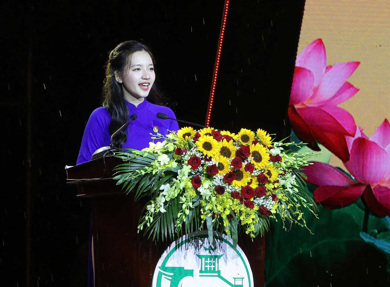 Bạn Nguyễn Thị Thủy Tiên - đại diện thế hệ trẻ TP Cần Thơ phát biểu.