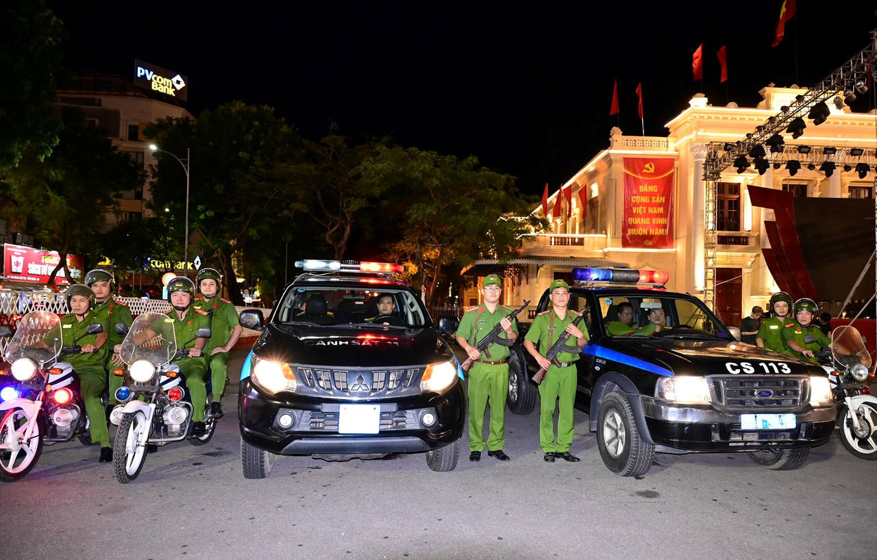 Lực lượng Cảnh sát phản ứng nhanh tuần tra khu vực trung tâm TP.