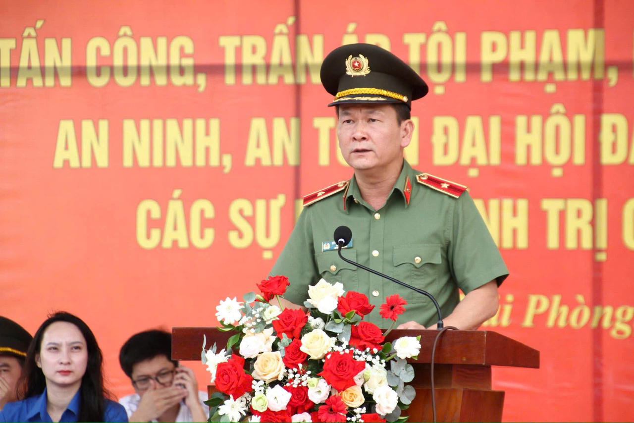  Thiếu tướng Bùi Quang Bình - Giám đốc Công an TP Hải Phòng  phát biểu trong lễ ra quân đợt cao điểm tấn công, trấn áp tội phạm, bảo đảm an ninh, trật tự; bảo vệ tuyệt đối an ninh, an toàn Đại hội Đảng các cấp, các hoạt động, lễ kỷ niệm, các sự kiện chính trị quan trọng trên địa bàn TP.