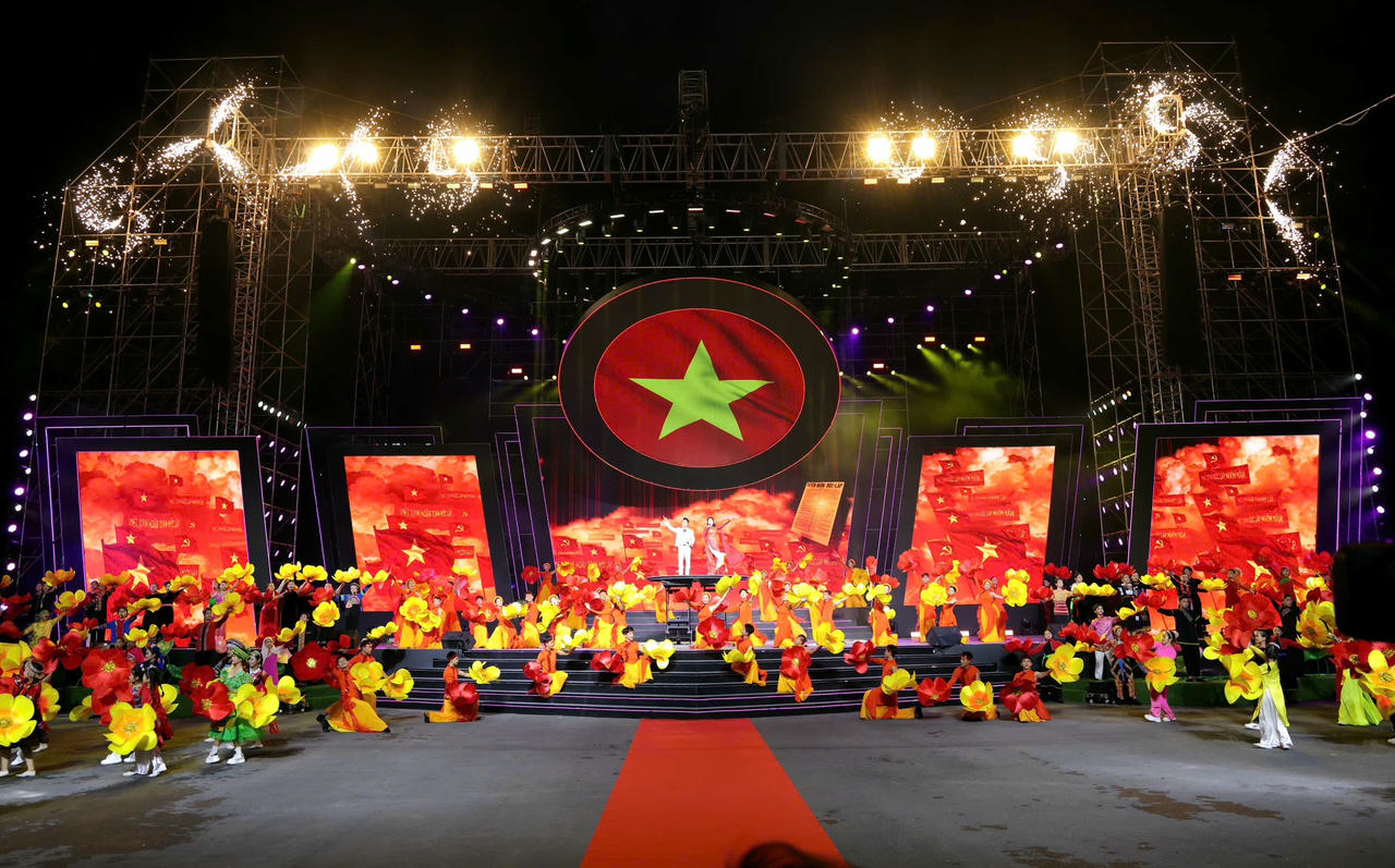 Các tiết mục văn nghệ chào mừng.