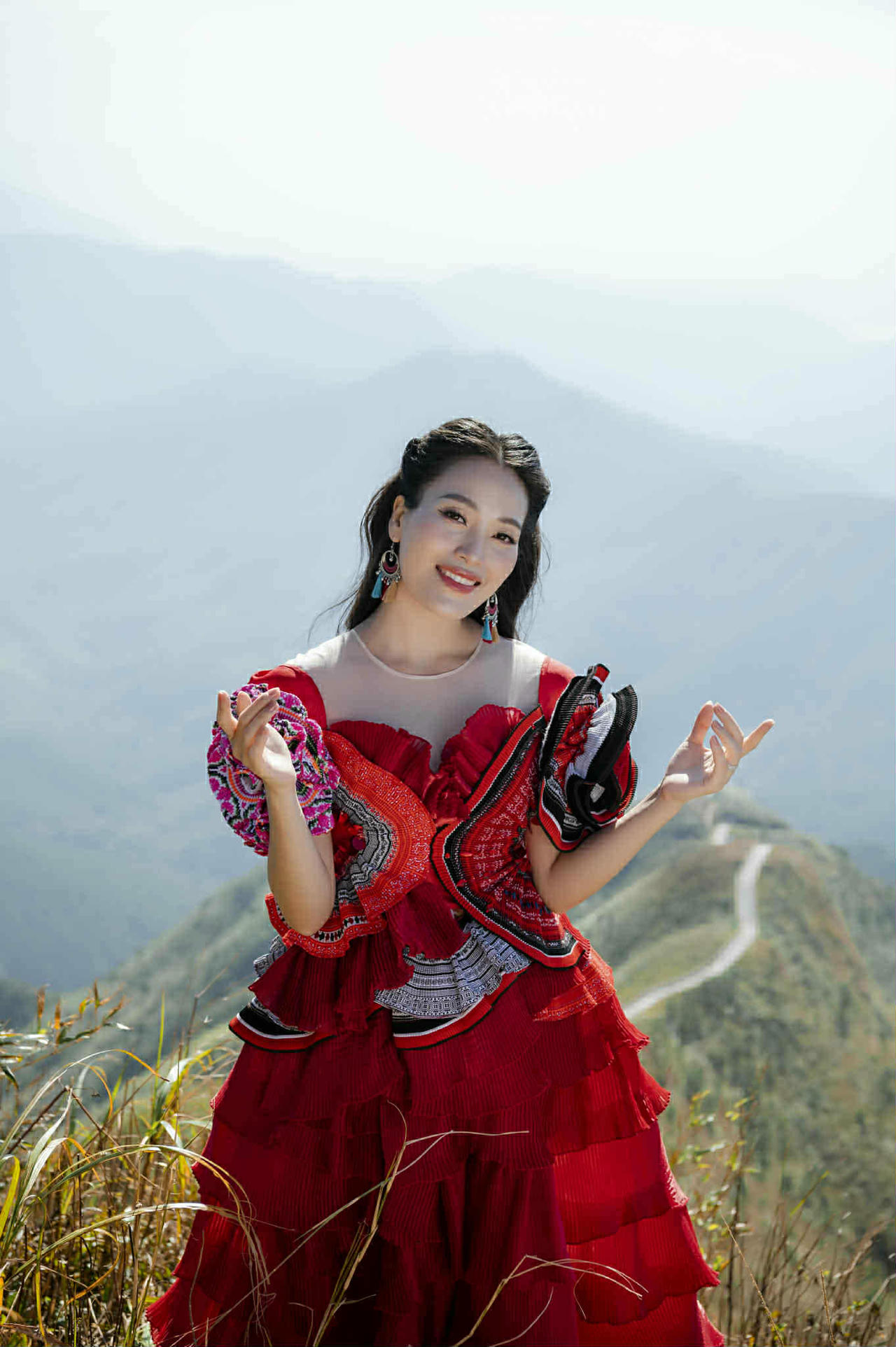 "Tôi yêu Việt Nam" thể hiện tinh thần Việt Nam mạnh mẽ, hiện đại và không ngừng phát triển (ảnh H.T).