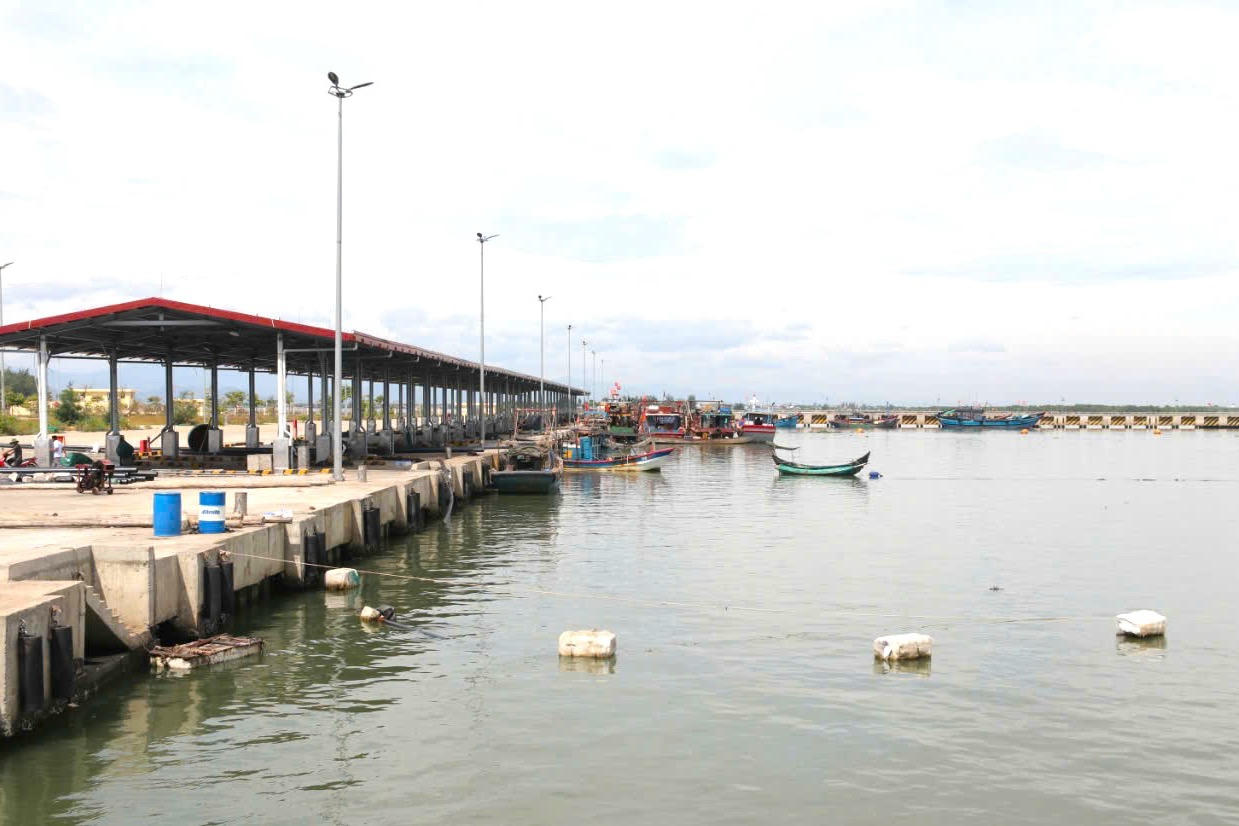 TP Huế: Tàu thuyền khó ra khơi vì một số cửa biển bị bồi lấp 
