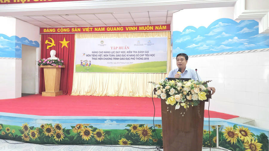 Ông Võ Hồng Lam, Phó Giám đốc Sở GD&ĐT TP.Cần Thơ phát biểu khai mạc tập huấn.