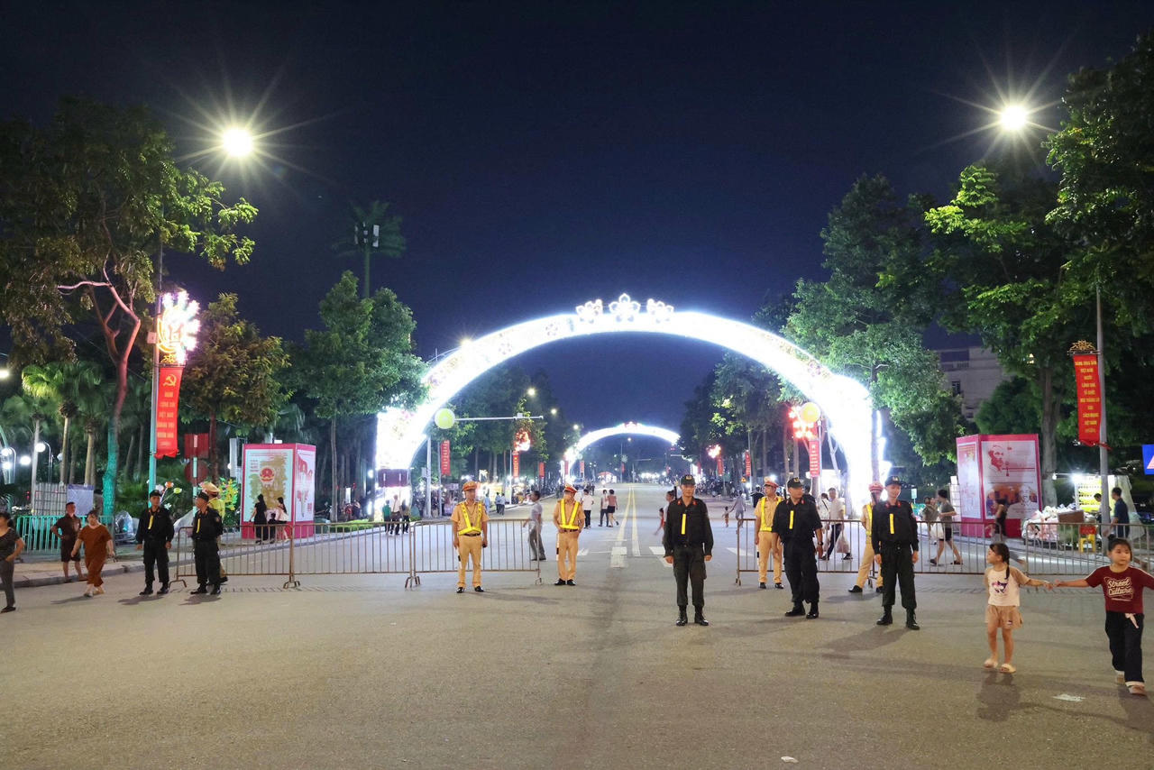 Công an tỉnh Phú Thọ đã huy động hơn 1.000 cán bộ, chiến sĩ, cùng phương tiện, triển khai đồng bộ các phương án để bảo đảm an ninh trật tự các chương trình nghệ thuật và điểm bắn pháo hoa chào mừng Quốc khánh 2/9. Ảnh: Công an tỉnh Phú Thọ