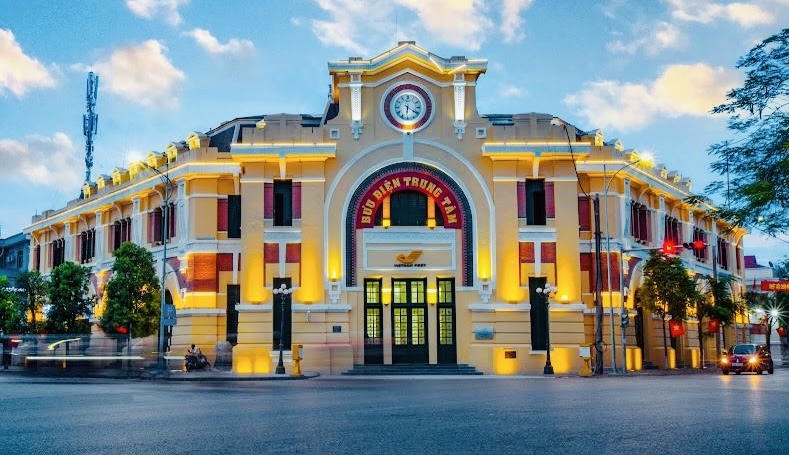 Bưu điện trung tâm - một điểm nhấn giữa lòng thành phố Cảng.