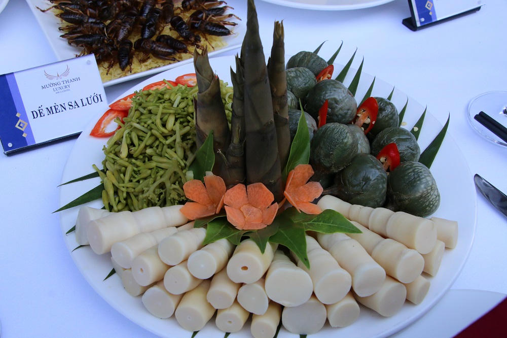 Món măng lay luộc.