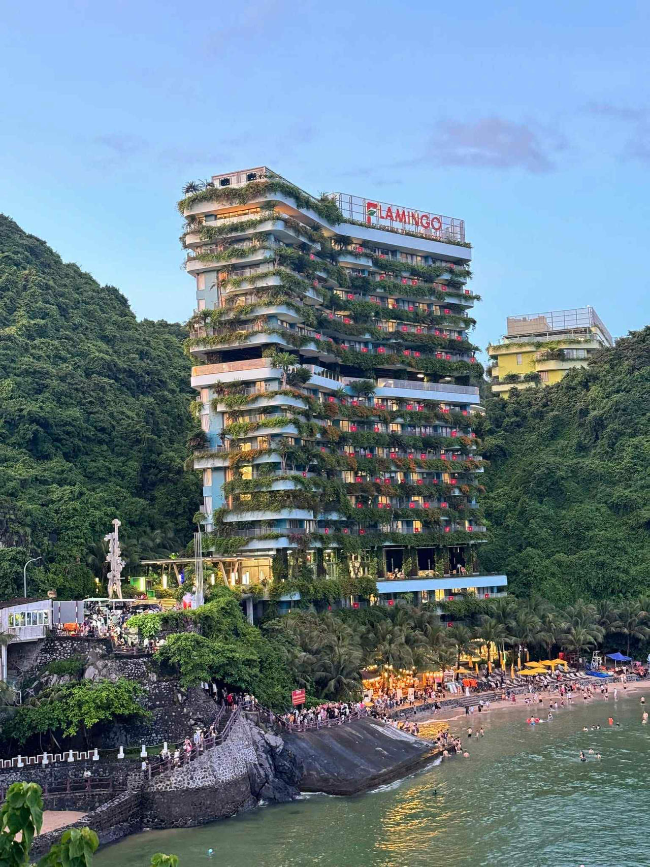 Các khách sạn, khu nghỉ dưỡng ven biển, homestay tại Cát Bà, Đồ Sơn là những điểm ghi nhận lượng khách lưu trú đông nhất.