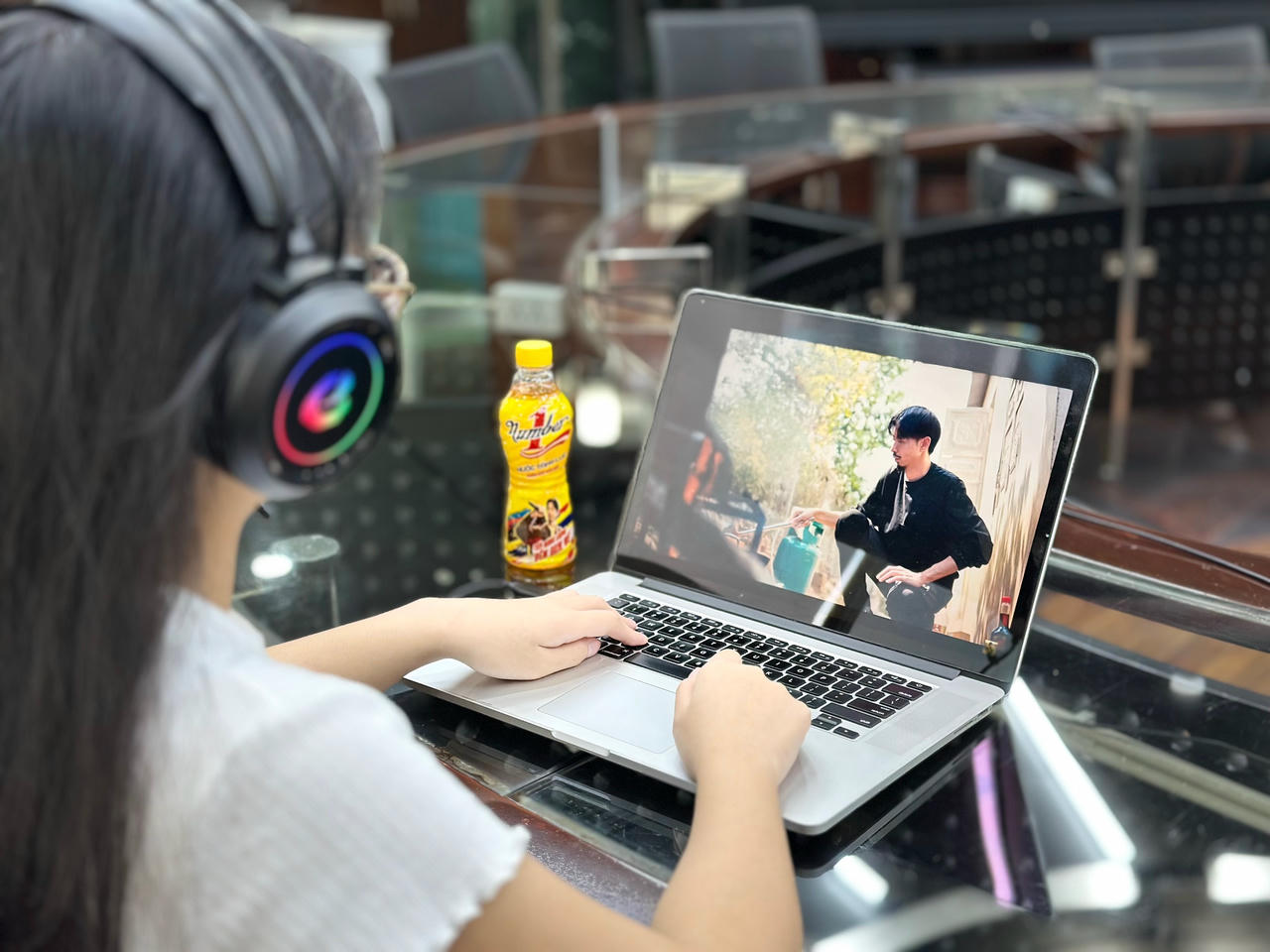 Nhiều người trẻ chọn cách tiếp năng lượng với Number 1 để vượt qua thử thách trong việc, giữ vững đam mê, trở thành phiên bản tốt hơn của chính mình.