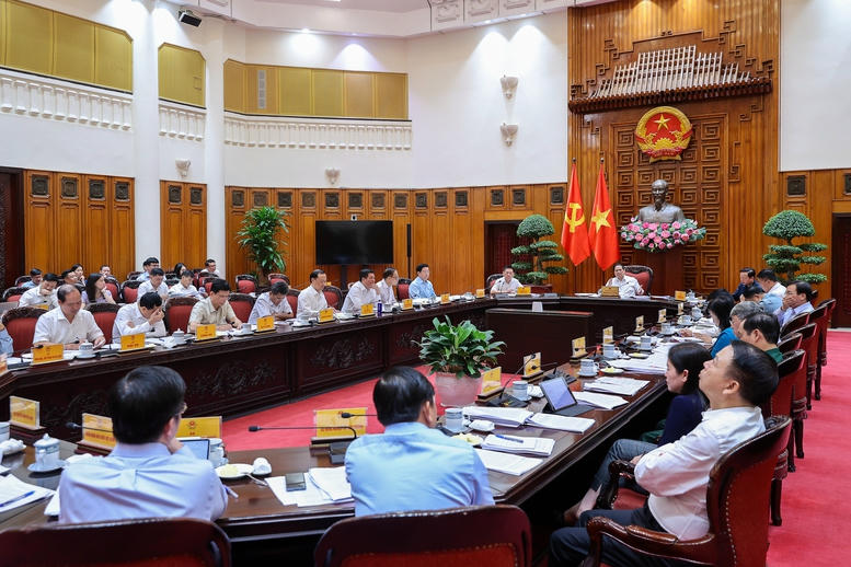 Thủ tướng nhấn mạnh các bài học kinh nghiệm về nắm chắc tình hình, phản ứng chính sách phù hợp, kịp thời, linh hoạt, hiệu quả - Ảnh: VGP/Nhật Bắc