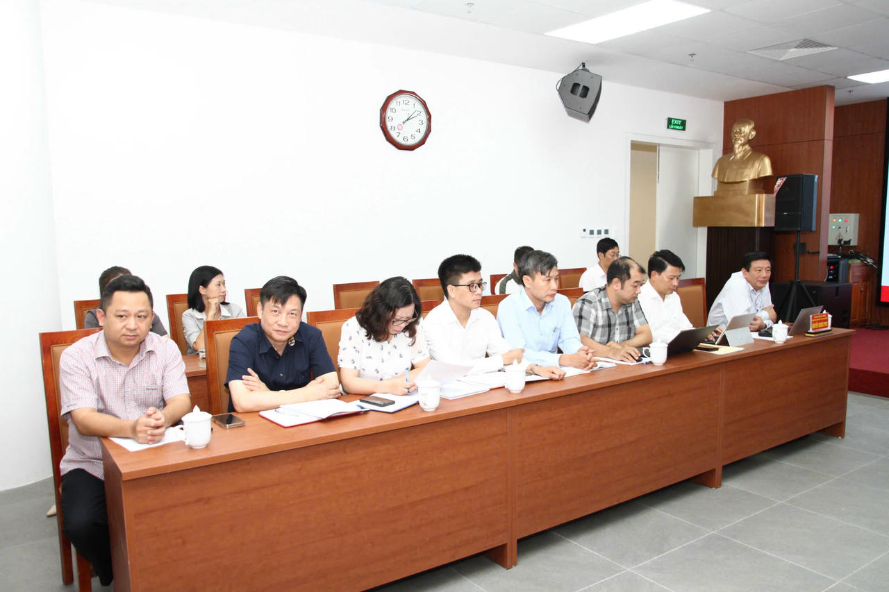 Các đại biểu tham dự hội nghị.