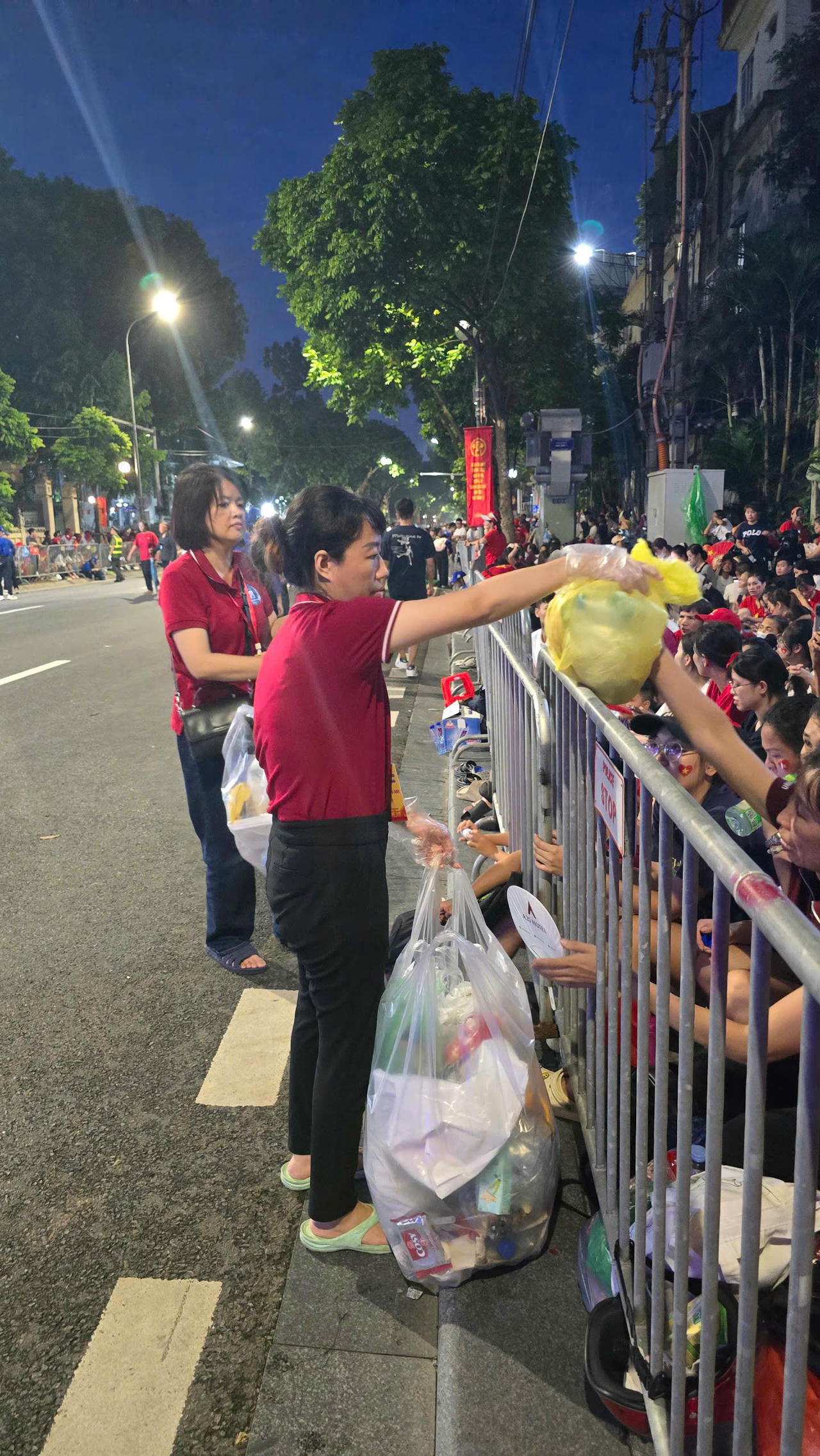 Bí mật phía sau “1 giờ sạch sẽ” sau diễu binh A80 ở Hà Nội