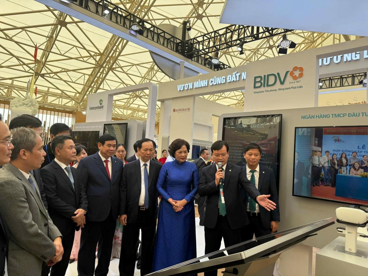 Gần 10 ngàn người ghé thăm gian hàng BIDV tại triển lãm 80 năm Thành tựu Đất nước