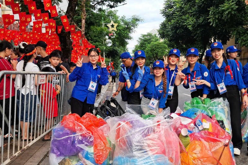 Bí mật phía sau “1 giờ sạch sẽ” sau diễu binh A80 ở Hà Nội