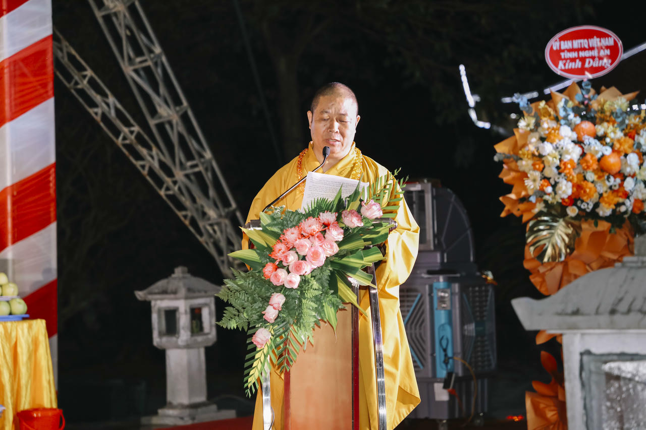 Hòa thượng Thích Thọ Lạc, Uỷ viên Thường trực Hội đồng trị sự, Trưởng Ban Văn hóa Trung ương GHPG Việt Nam, Phó Trưởng Ban Thương trực Ban Trị sự GHPG Việt Nam tỉnh Nghệ An phát biểu tại buổi lễ. 