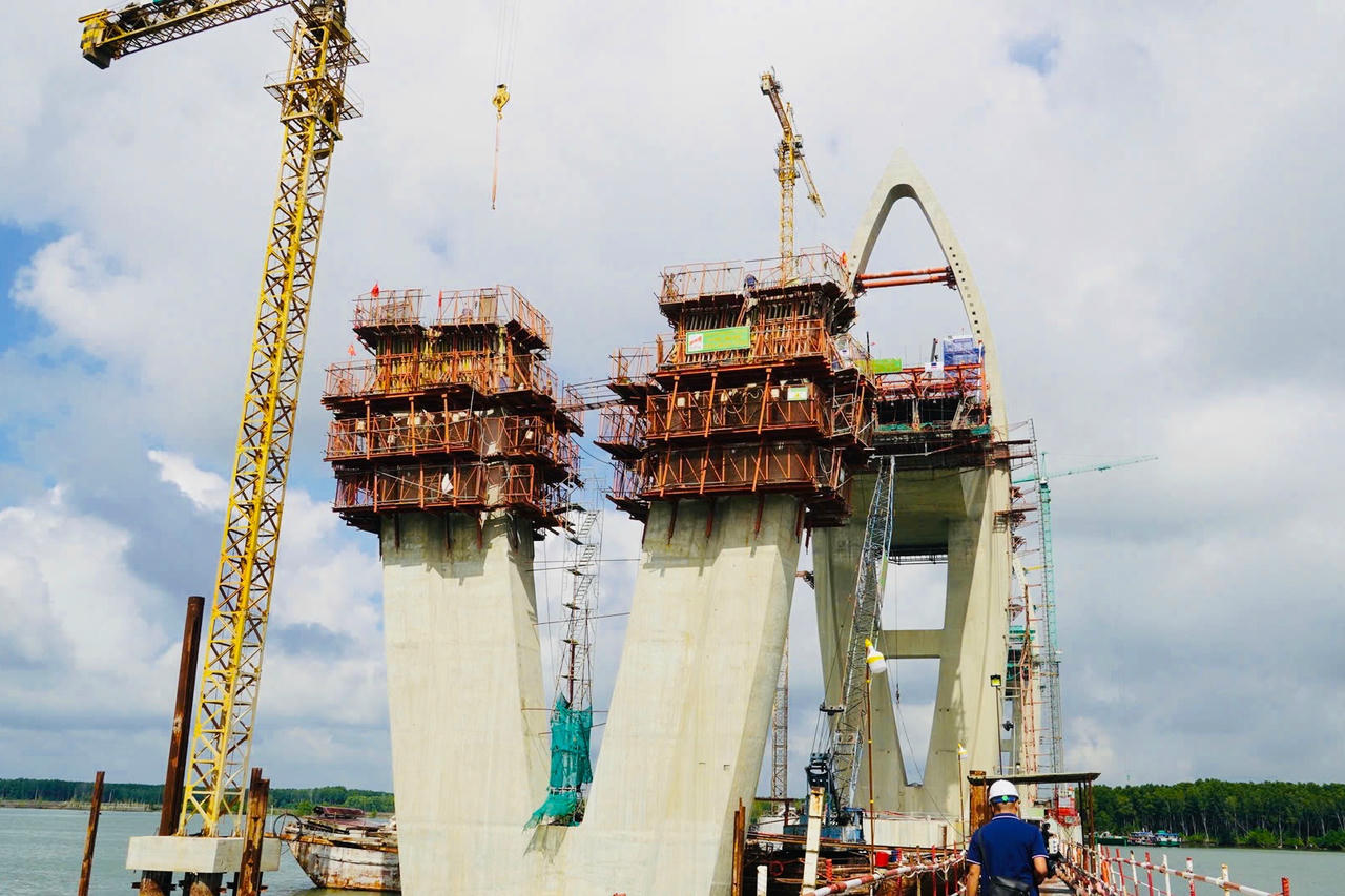 Cây cầu có độ tĩnh không lớn nhất Việt Nam vượt tiến độ 6 tháng 