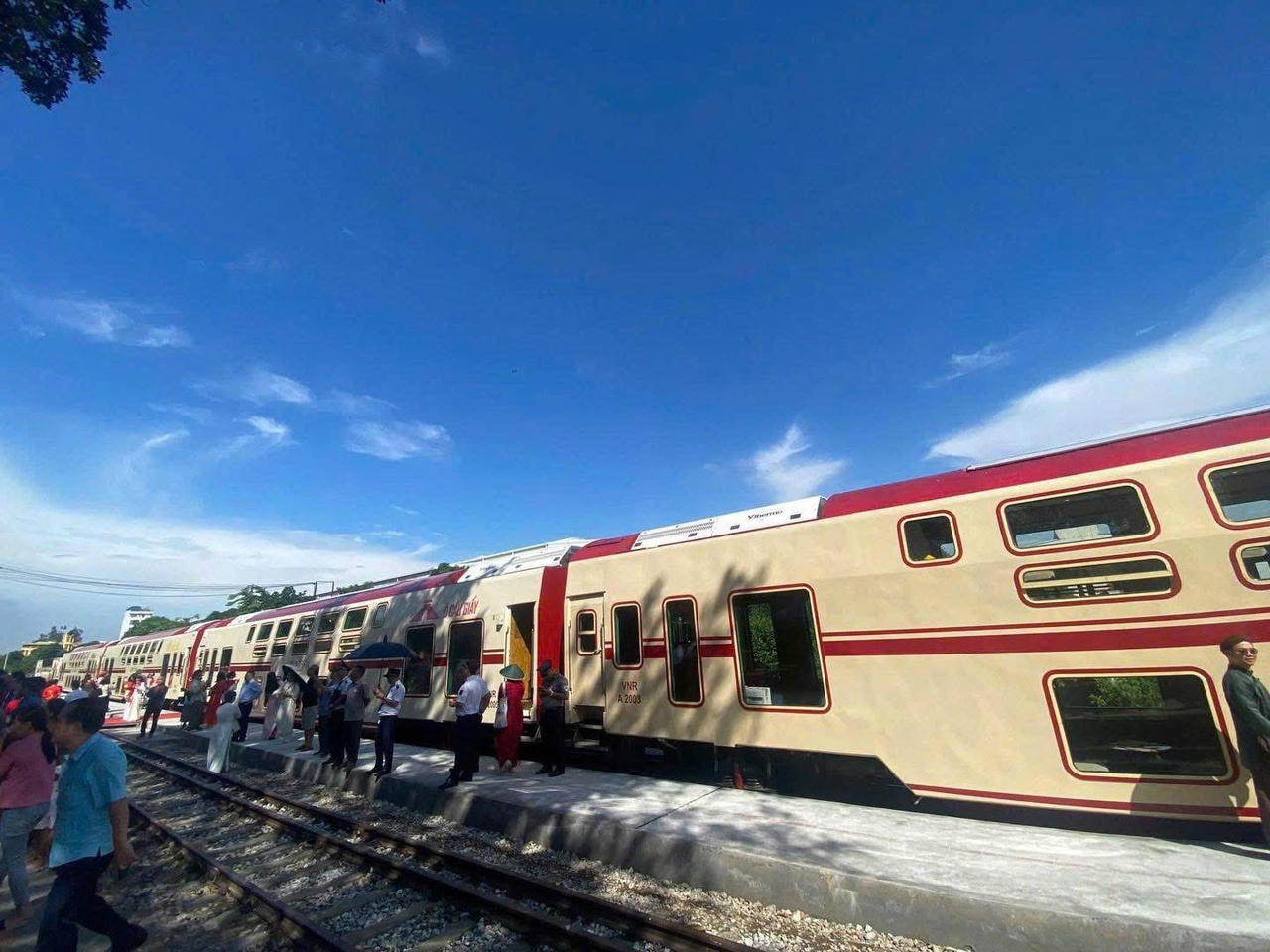 Tàu du lịch 5 Cửa Ô chính thức vận hành, kết nối văn hóa Hà Nội – Từ Sơn