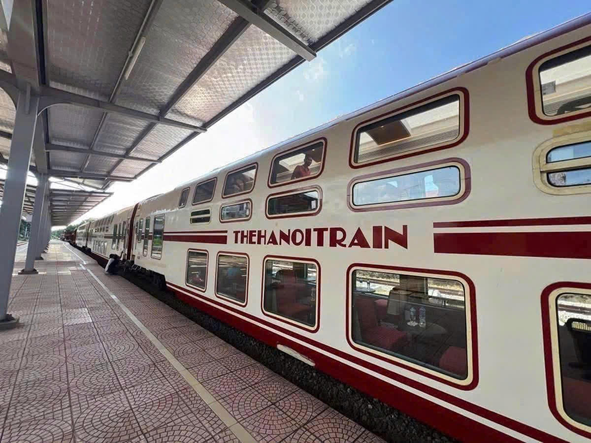 Toàn bộ 5 toa hành khách được đặt tên gắn với 5 cửa ô nổi tiếng của Thăng Long xưa: Ô Quan Chưởng, Ô Cầu Dền, Ô Đống Mác, Ô Cầu Giấy và Ô Chợ Dừa.