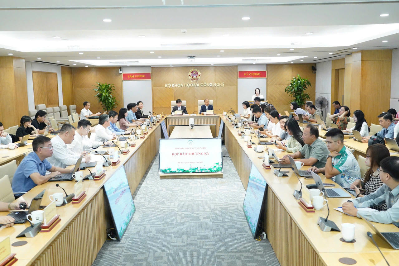 Quang cảnh buổi họp báo (Ảnh: Bộ KH)&CN