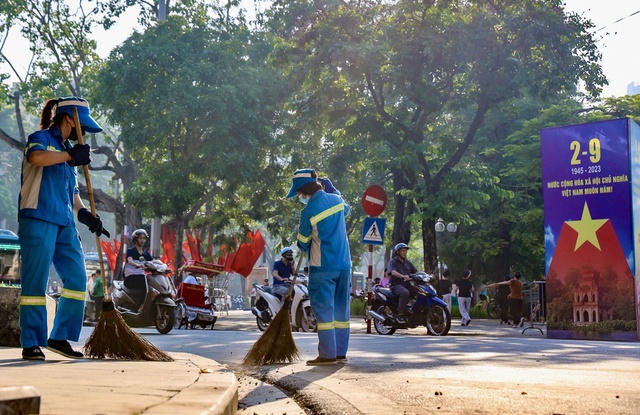 Bí mật phía sau “1 giờ sạch sẽ” sau diễu binh A80 ở Hà Nội