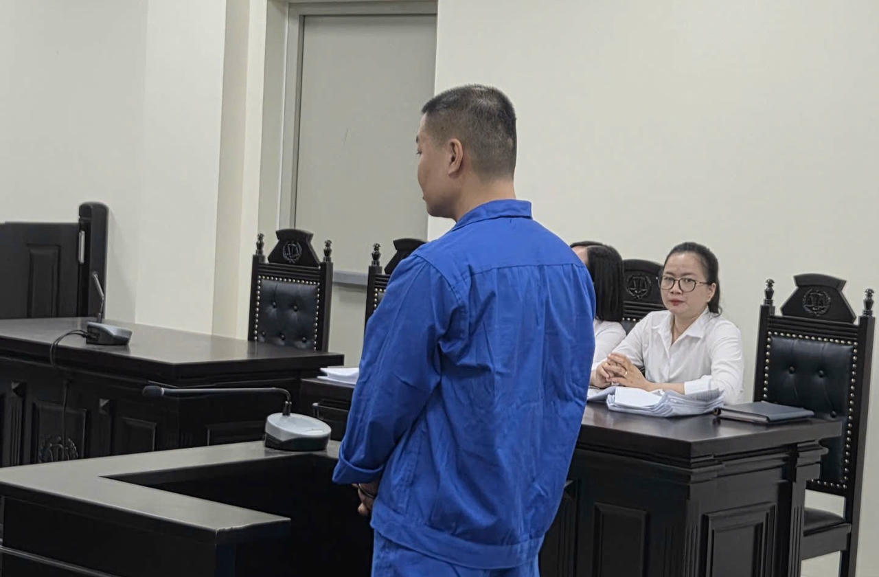 Tài xế lấy búa đánh người vì “30 phút vẫn chưa được di chuyển”