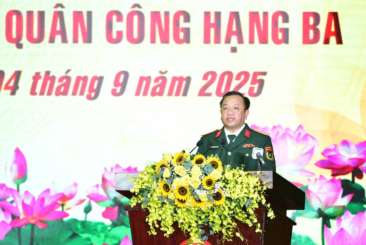 Đại tá Nguyễn Thành Trung, Chính ủy Bộ Tư lệnh TP Hồ Chí Minh đã ôn lại truyền thống lực lượng vũ trang TP Hồ Chí Minh.