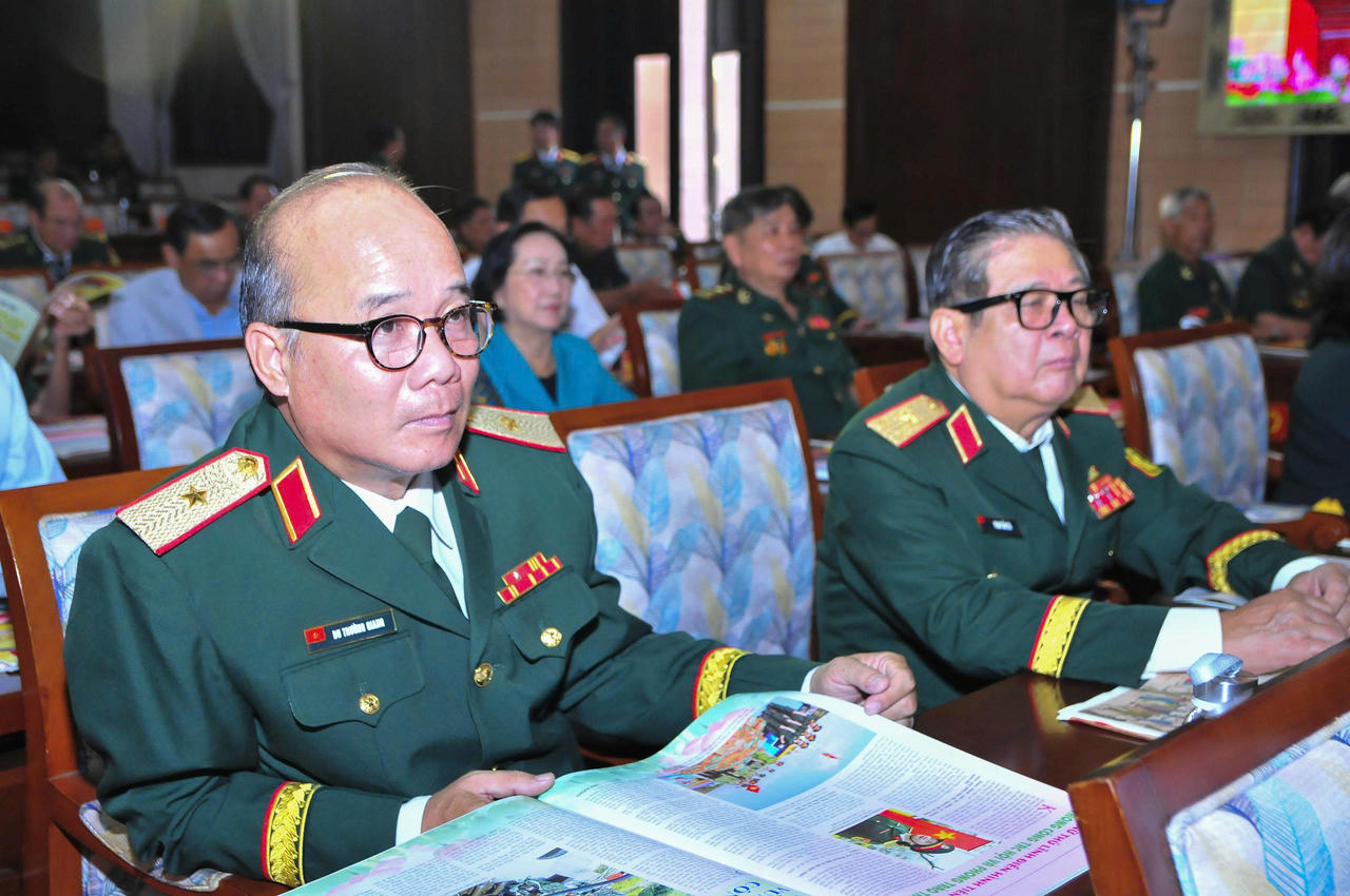 Các đại biểu tham dự Lễ kỷ niệm 80 năm Ngày truyền thống Lực lượng vũ trang TP Hồ Chí Minh (4/9/1945 - 4/9/2025) và đón nhận Huân chương Quân công hạng Ba.