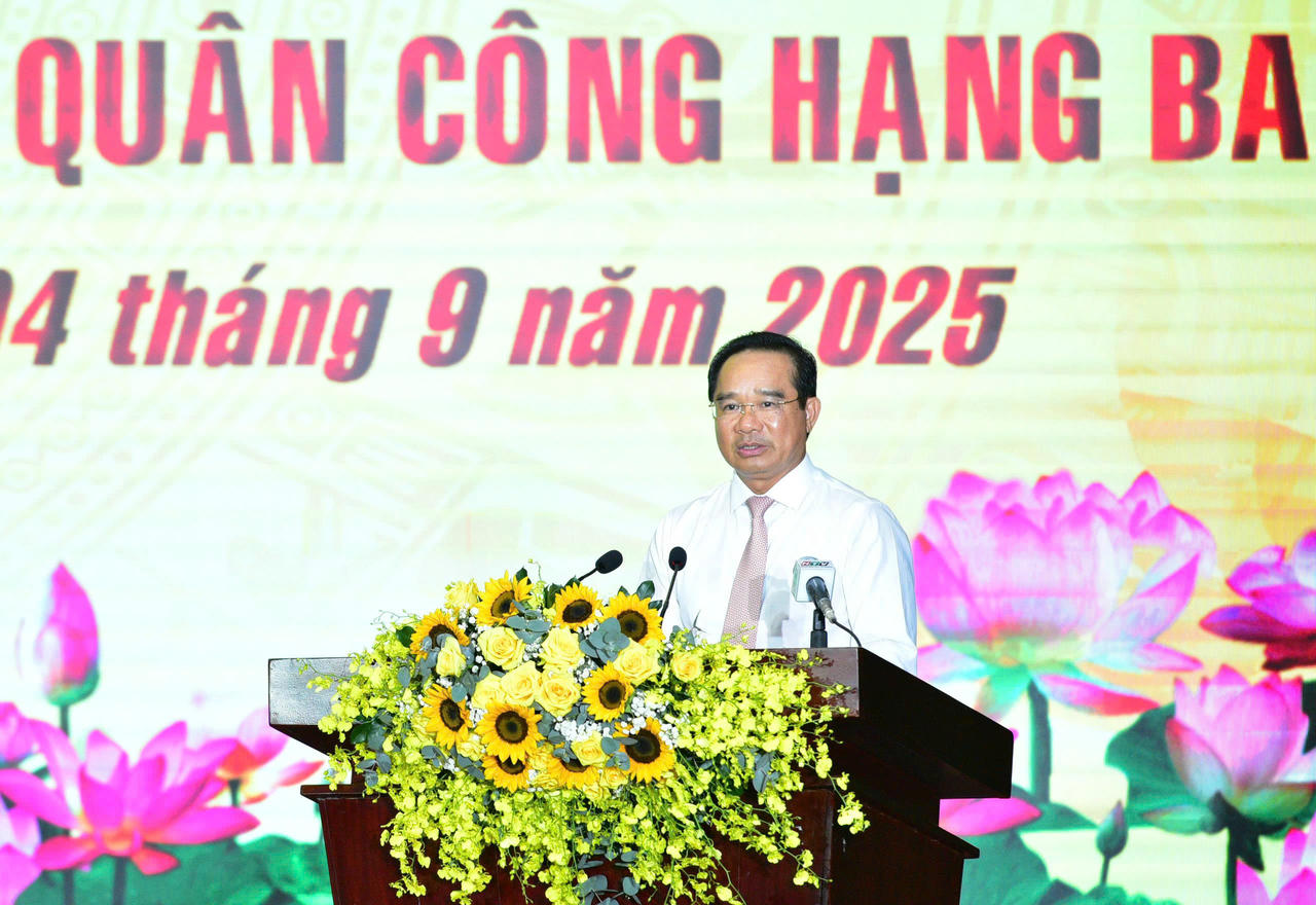 Ông Nguyễn Văn Được, Chủ tịch UBND TP Hồ Chí Minh đề nghị, lực lượng vũ trang Thành phố tiếp tục nêu cao trách nhiệm trong giai đoạn lịch sử mới.