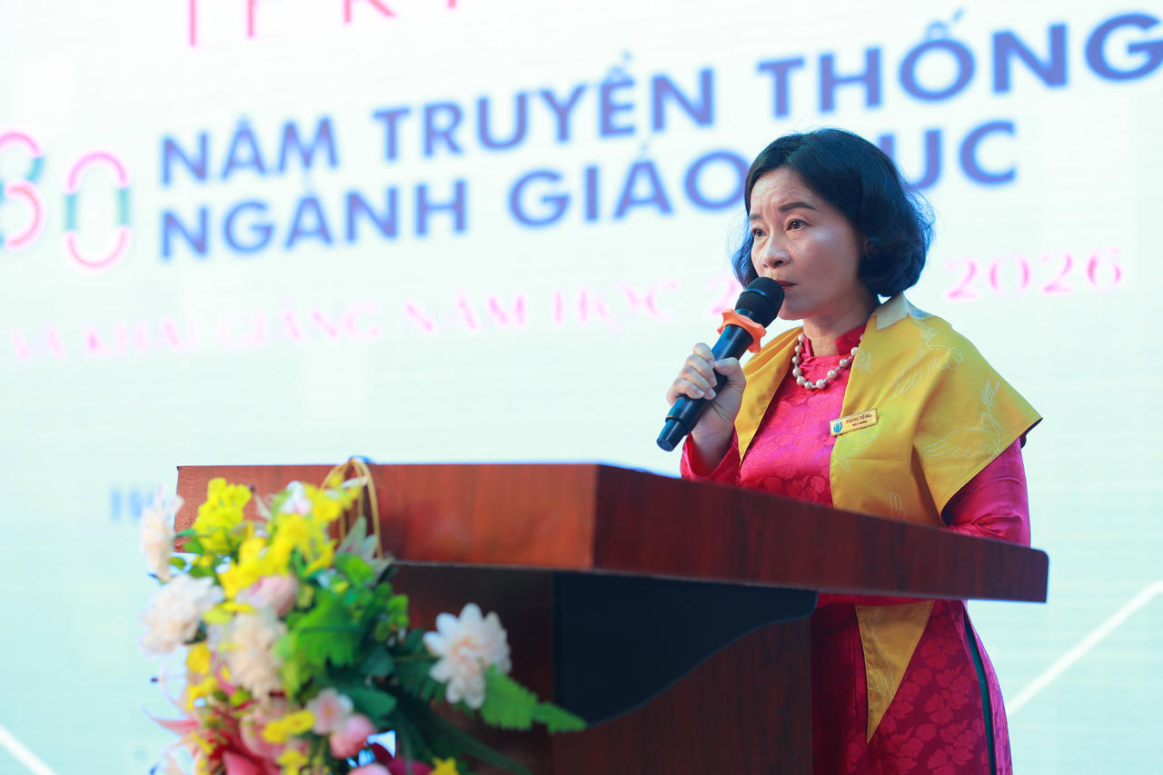 Cô Phùng Tố Nga – Hiệu trưởng Trường Tiểu học Vạn Phúc chia sẻ những kỳ vọng và định hướng trong năm học mới. Ảnh: Phạm Trung Hiếu