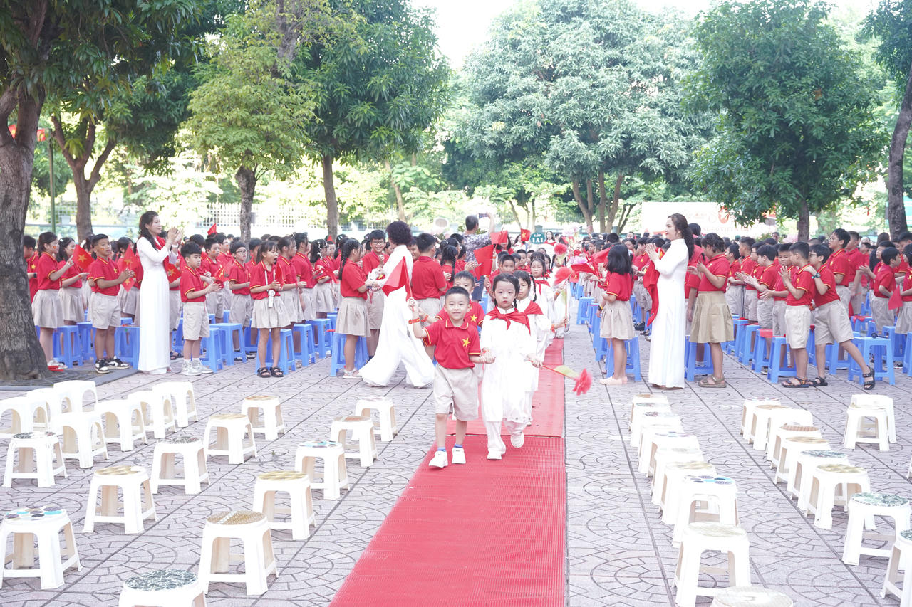 Trường TH Trung Yên nồng nhiệt chào đón các em học sinh lớp 1