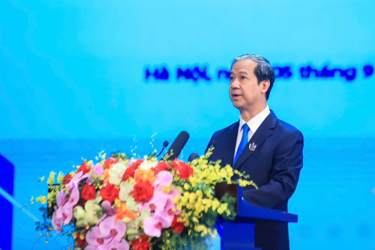 Bộ trưởng Bộ Giáo dục và Đào tạo Nguyễn Kim Sơn đang phát biểu tại buổi lễ.