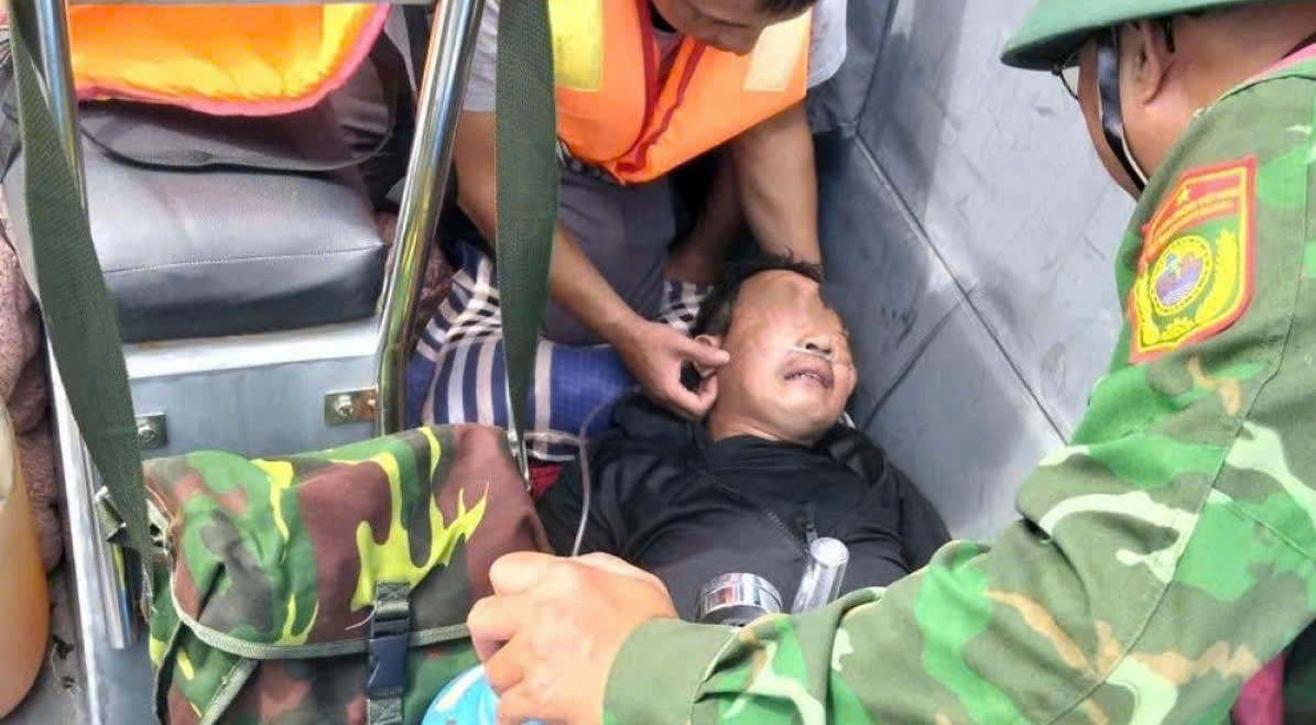 Kịp thời cứu sống ngư dân bị đột quỵ trên tàu cá ở vùng biển Quảng Ninh