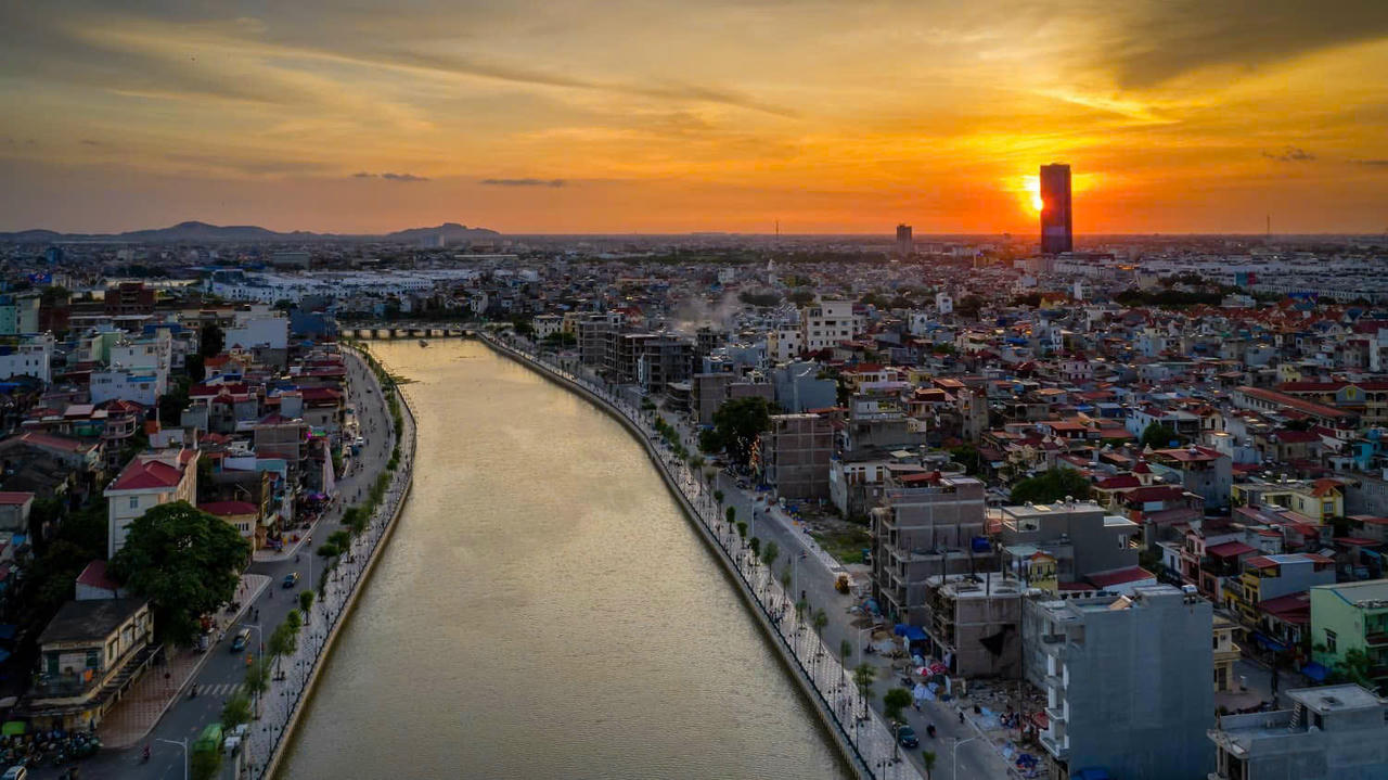 Một điểm nhấn quan trọng là từ ngày 1/10/2025, thành phố sẽ triển khai mô hình “cùng thành công” tiến tới chính quyền không chỉ giữ vai trò quản lý nhà nước, mà còn trở thành đối tác đồng hành, cùng chia sẻ trách nhiệm và lợi ích với doanh nghiệp.