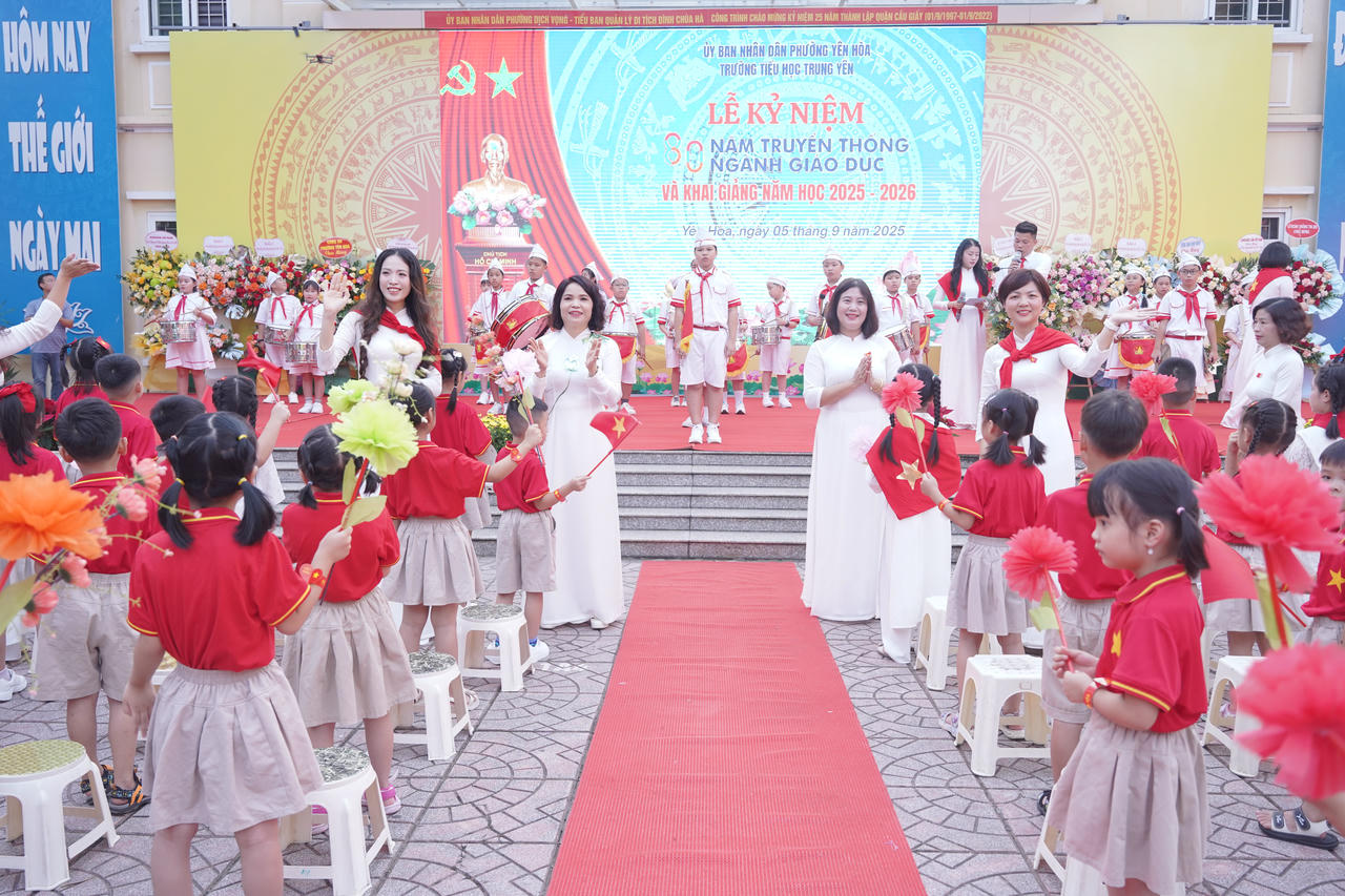 Trường Tiểu học Trung Yên tràn đầy khí thế của ngày khai trường