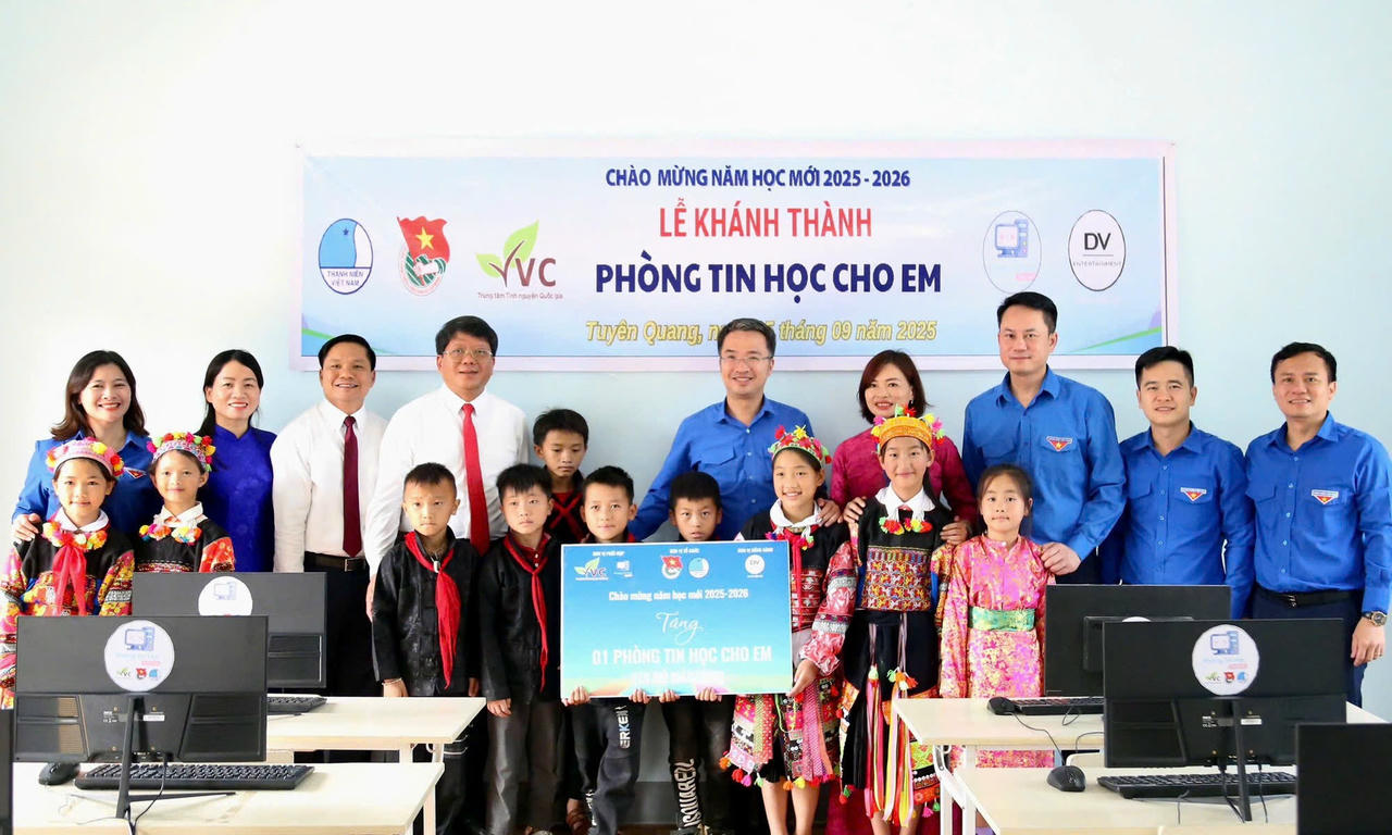 Bí thư Trung ương Đoàn Nguyễn Tường Lâm dự khai giảng tại địa đầu Tổ quốc