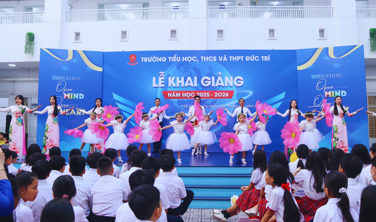 Một tiết mục văn nghệ chào mừng năm học mới.