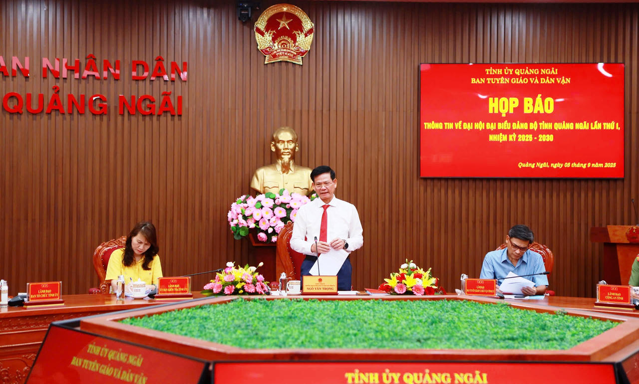 Trưởng Ban Tuyên giáo và Dân vận Tỉnh ủy Quảng Ngãi Ngô Văn Trọng cung cấp thông tin về Đại hội. 