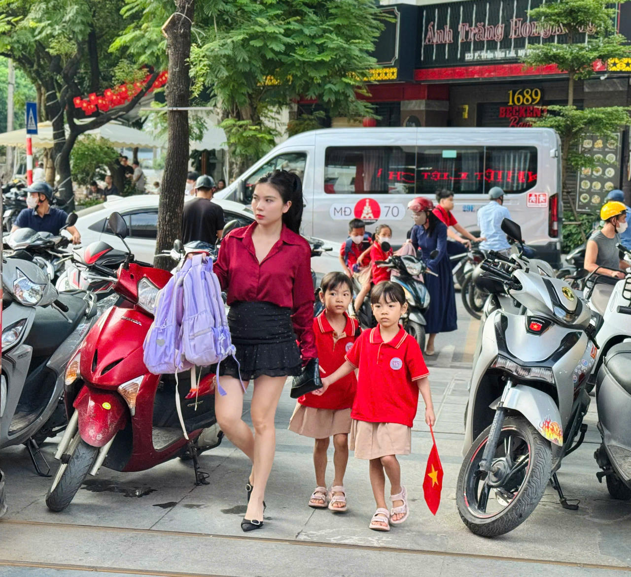 Chị Phương Anh lo lắng khi con còn nhiều bỡ ngỡ khi bước vào lớp 1.