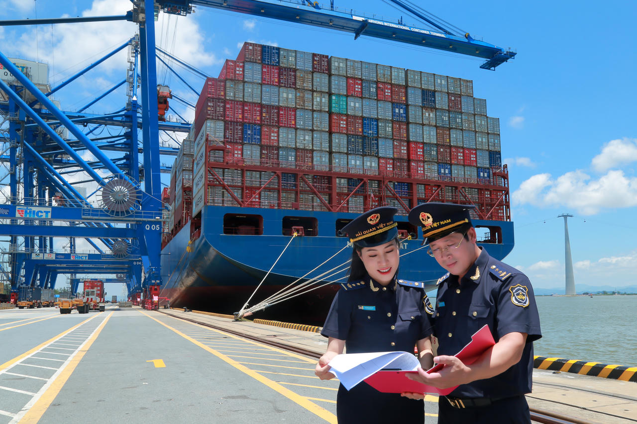 Cán cân thương mại hàng hóa tháng 8/2025 thặng dư 3,72 tỷ USD