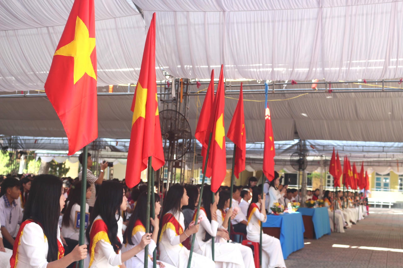 Không khí trang nghiêm trong lễ khai giảng tại Trường THPT Lương Thế Vinh.