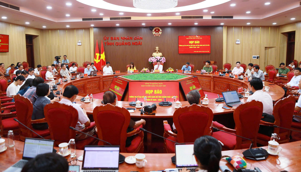 Quang cảnh buổi họp báo. 