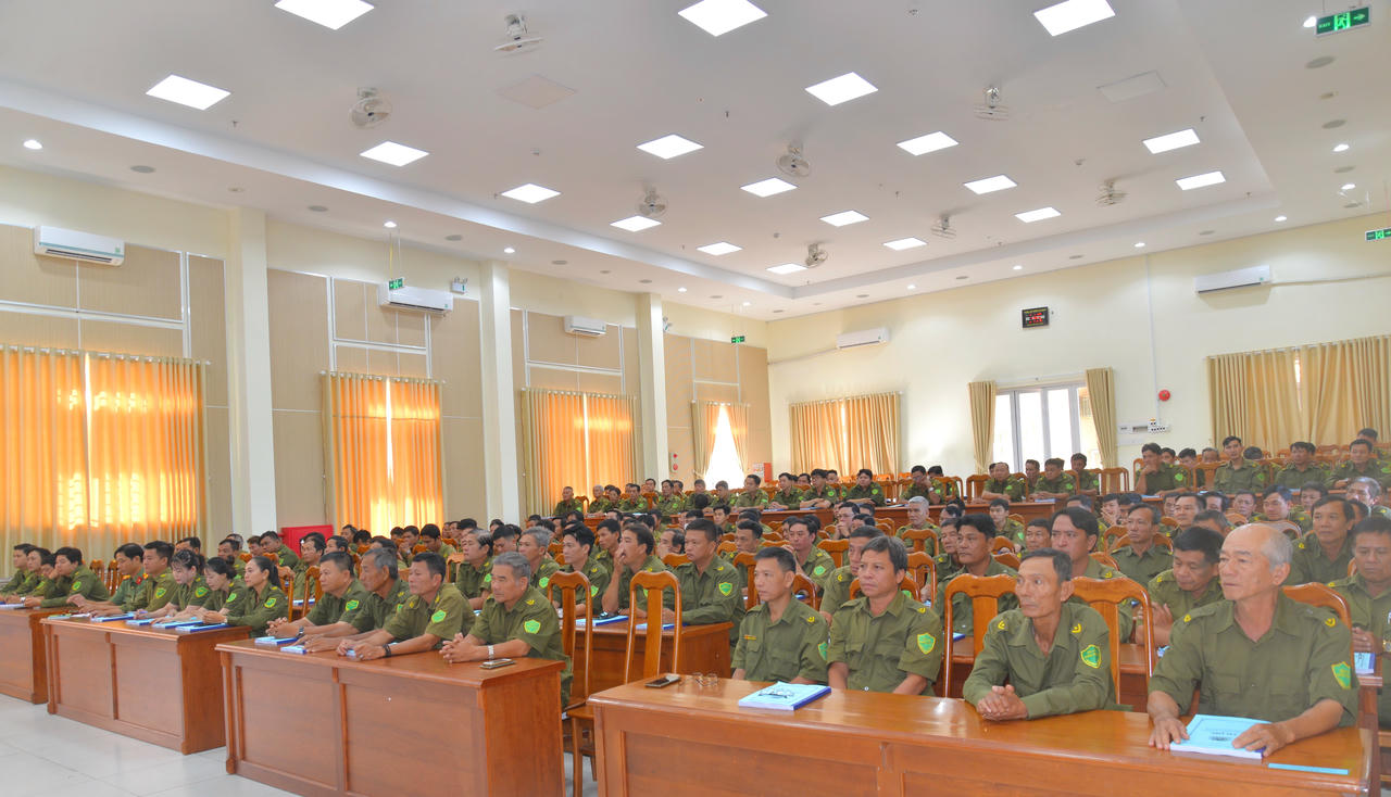 Lực lượng bảo vệ ANTT cơ sở lắng nghe giải đáp từ lãnh đạo Công an tỉnh, các phòng nghiệp vụ và Trưởng Công an phường.