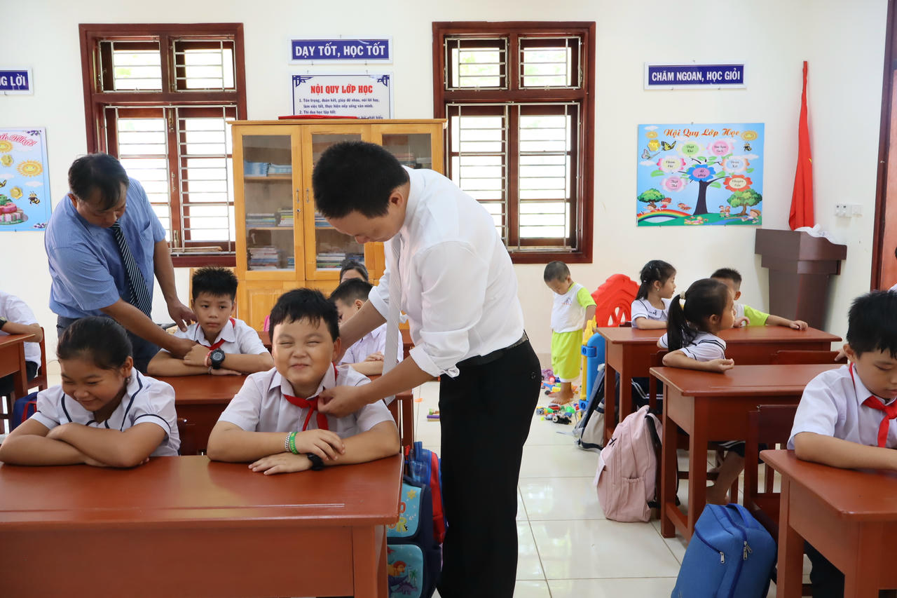 Rộn ràng khai giảng năm học mới ở đặc khu Trường Sa