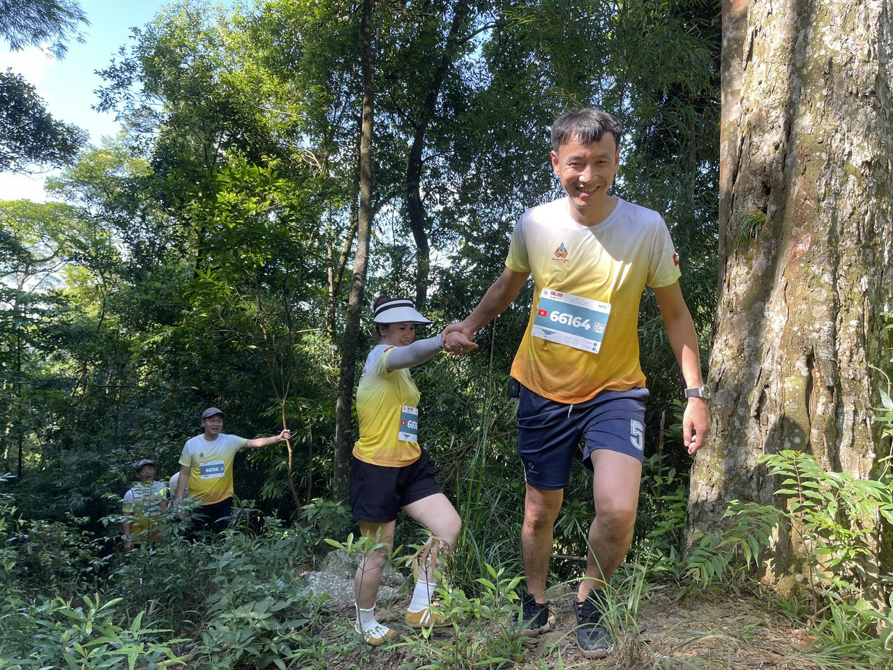 Không dừng lại là một giải đấu, Ultra Trail Yên Tử 2025 còn là nơi gắn kết mọi người với nhau