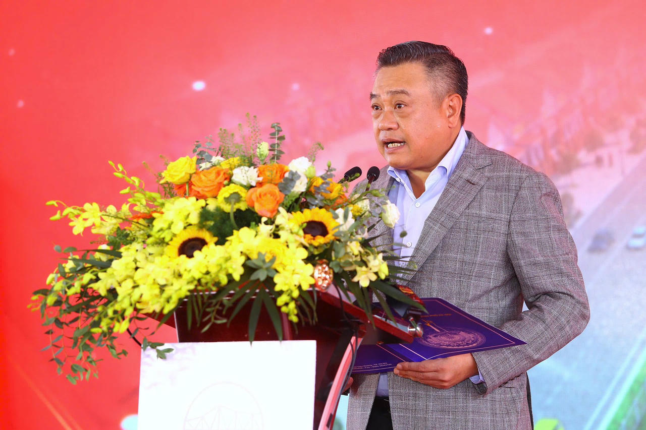 Chủ tịch UBND TP Hà Nội Trần Sỹ Thanh phát động khởi công dự án.