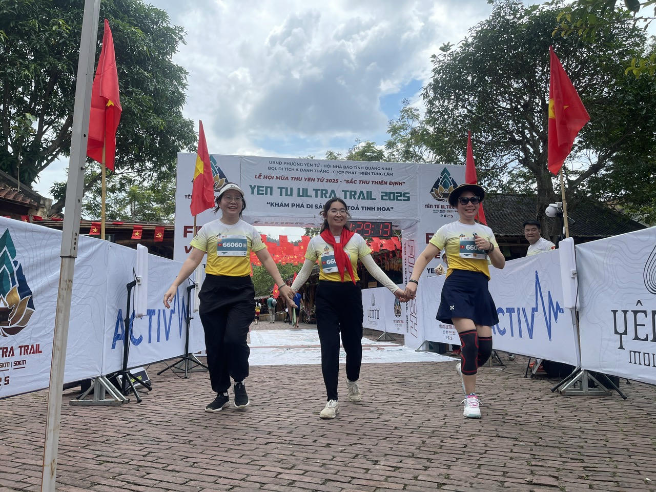Không dừng lại là một giải đấu, Giải chạy Ultra Trail Yên Tử 2025 nơi gắn kết tình cảm giữa mọi người