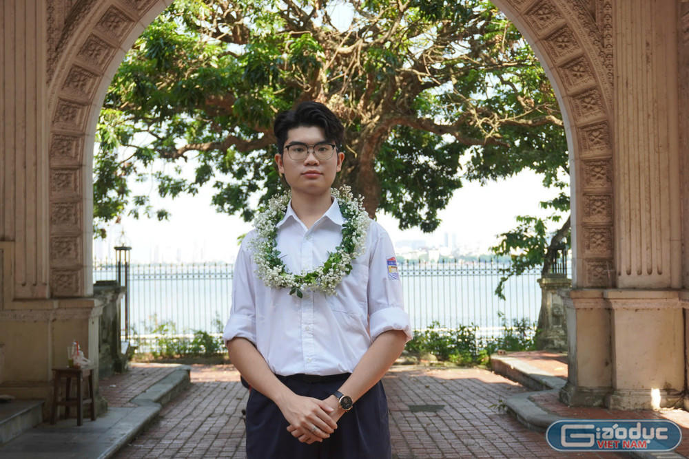 Em Lê Đức Minh - học sinh tốt nghiệp lớp 12D2, thủ khoa cấp trường tổ hợp C03. (Nguồn GDVN)