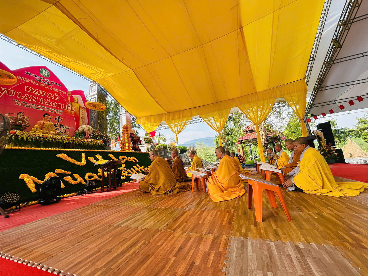 Mùa Vu lan, tri ân Tổ tiên, công cha nghĩa mẹ