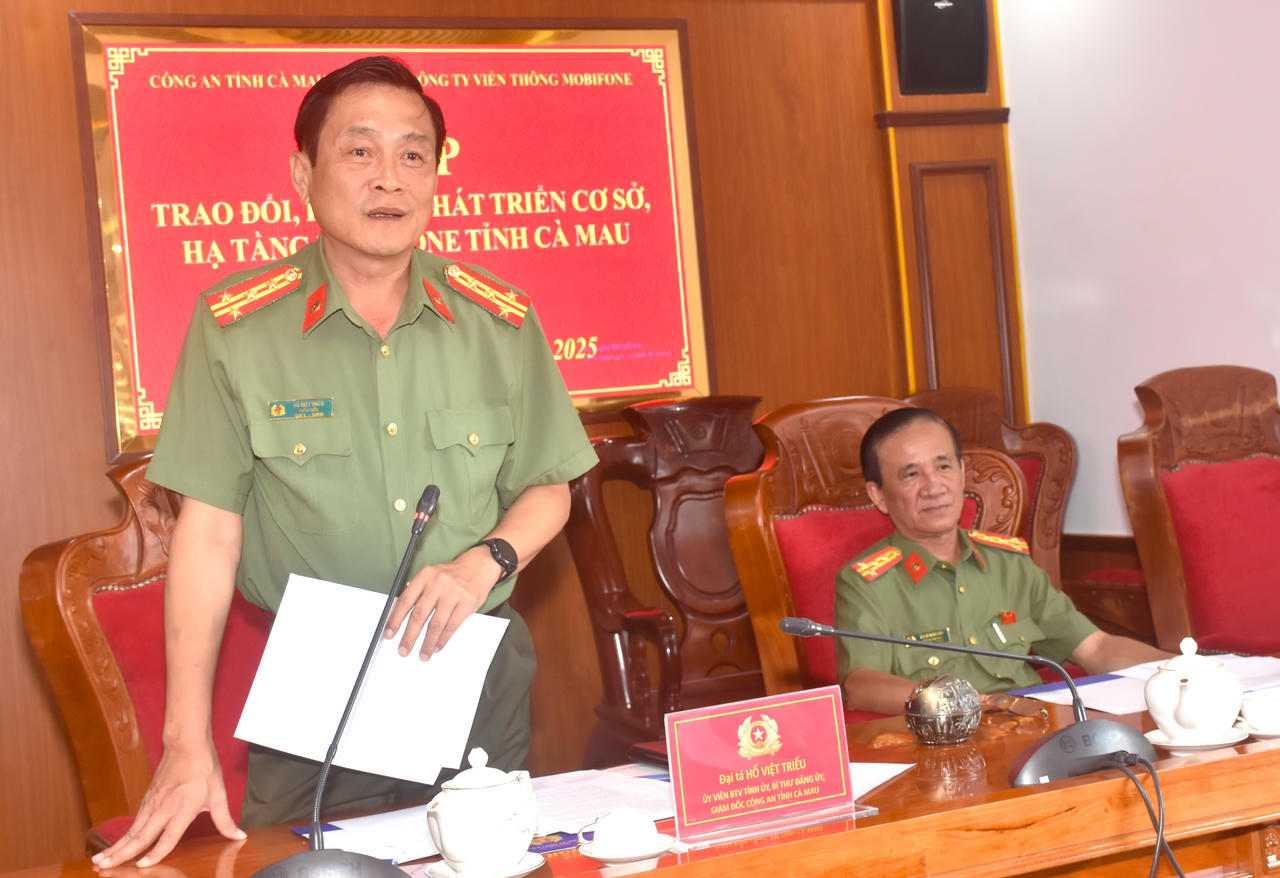 Đại tá Hồ Việt Triều - Ủy viên Ban Thường vụ Tỉnh ủy, Bí thư Đảng ủy, Giám đốc Công an tỉnh Cà Mau, phát biểu tại buổi làm việc.