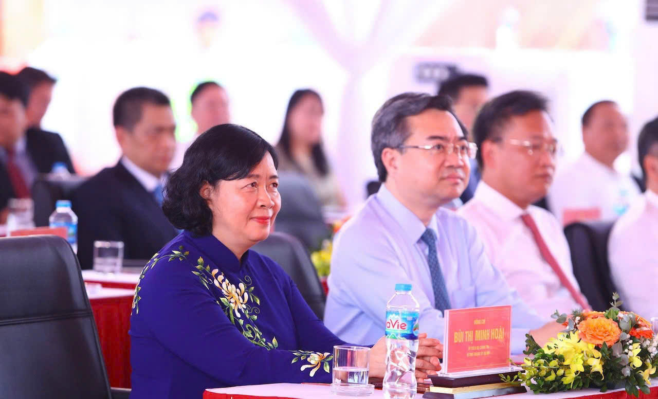 Bí thư Thành ủy Hà Nội Bùi Thị Minh Hoài và Trưởng Ban Chính sách, chiến lược Trung ương Nguyễn Thanh Nghị tham dự tại sự kiện.