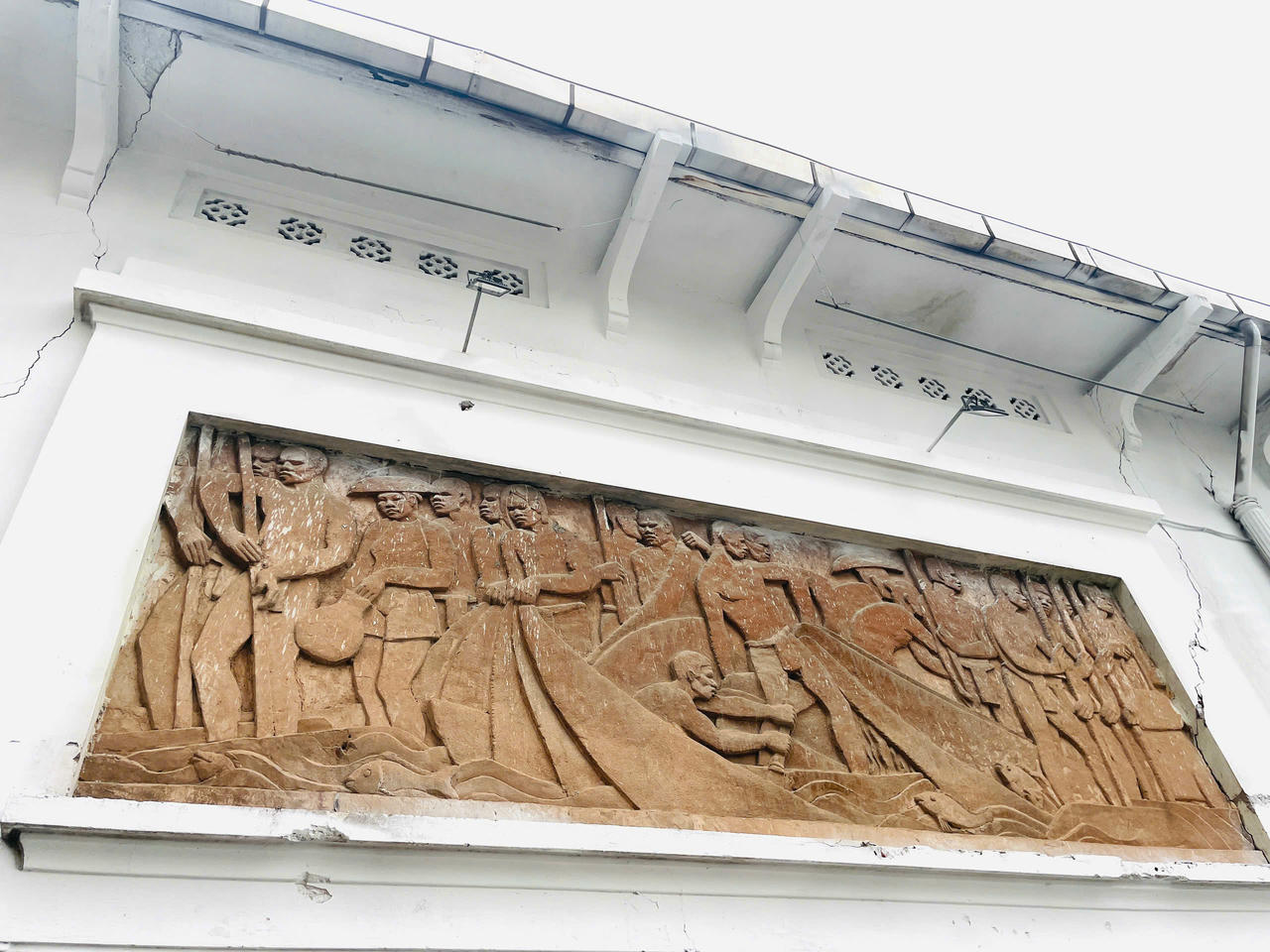 Những tác phẩm này đang được phường Cửa Nam tu bổ, với sự đồng hành của nhà tài trợ và các chuyên gia, nghệ sĩ, họa sĩ, nhà điêu khắc.